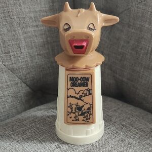 Novelty Vintage Farmhouse Cow Creamer Container in Beige and Red
